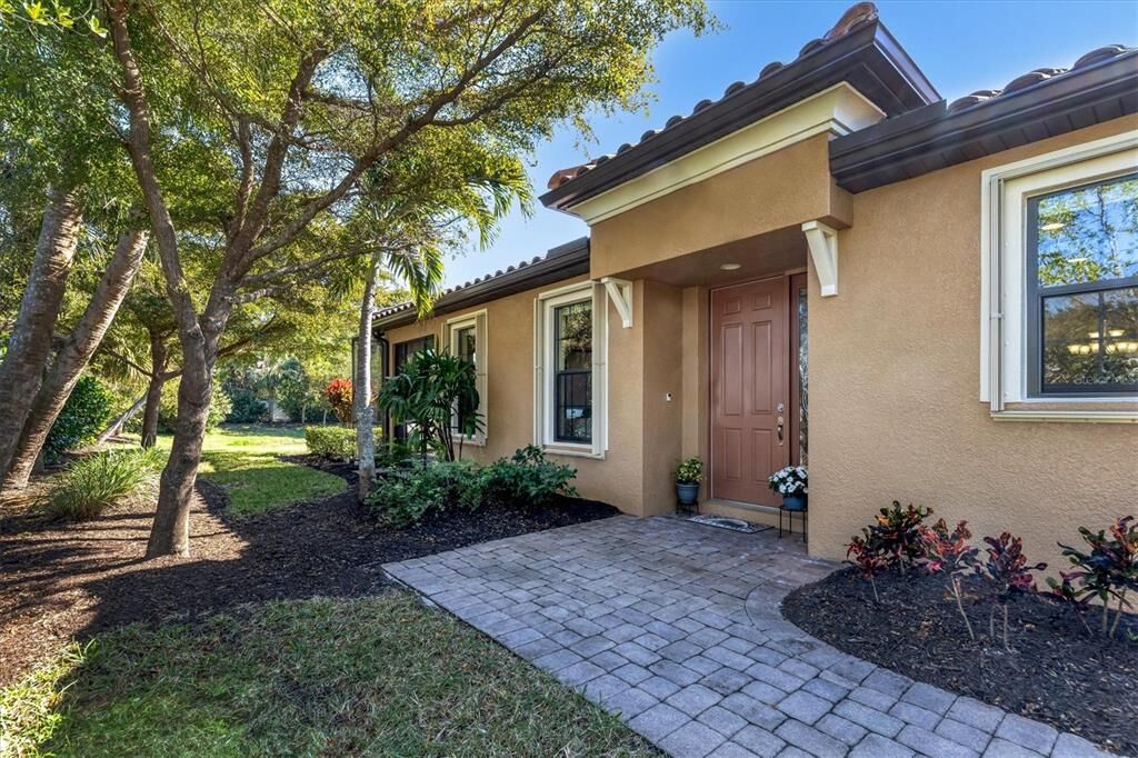 Property Photo:  5802 Cavano Drive  FL 34231 