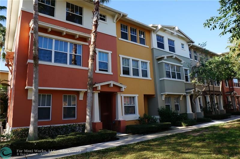 Property Photo: 1727 San Benito Way FL 33401
