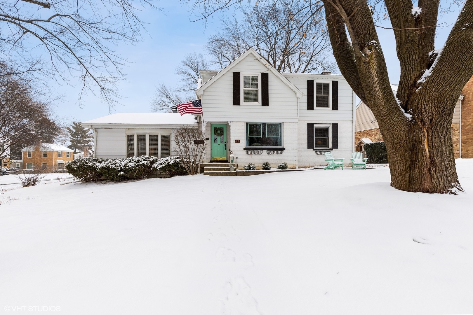 Property Photo: 400 Buckingham Place IL 60048