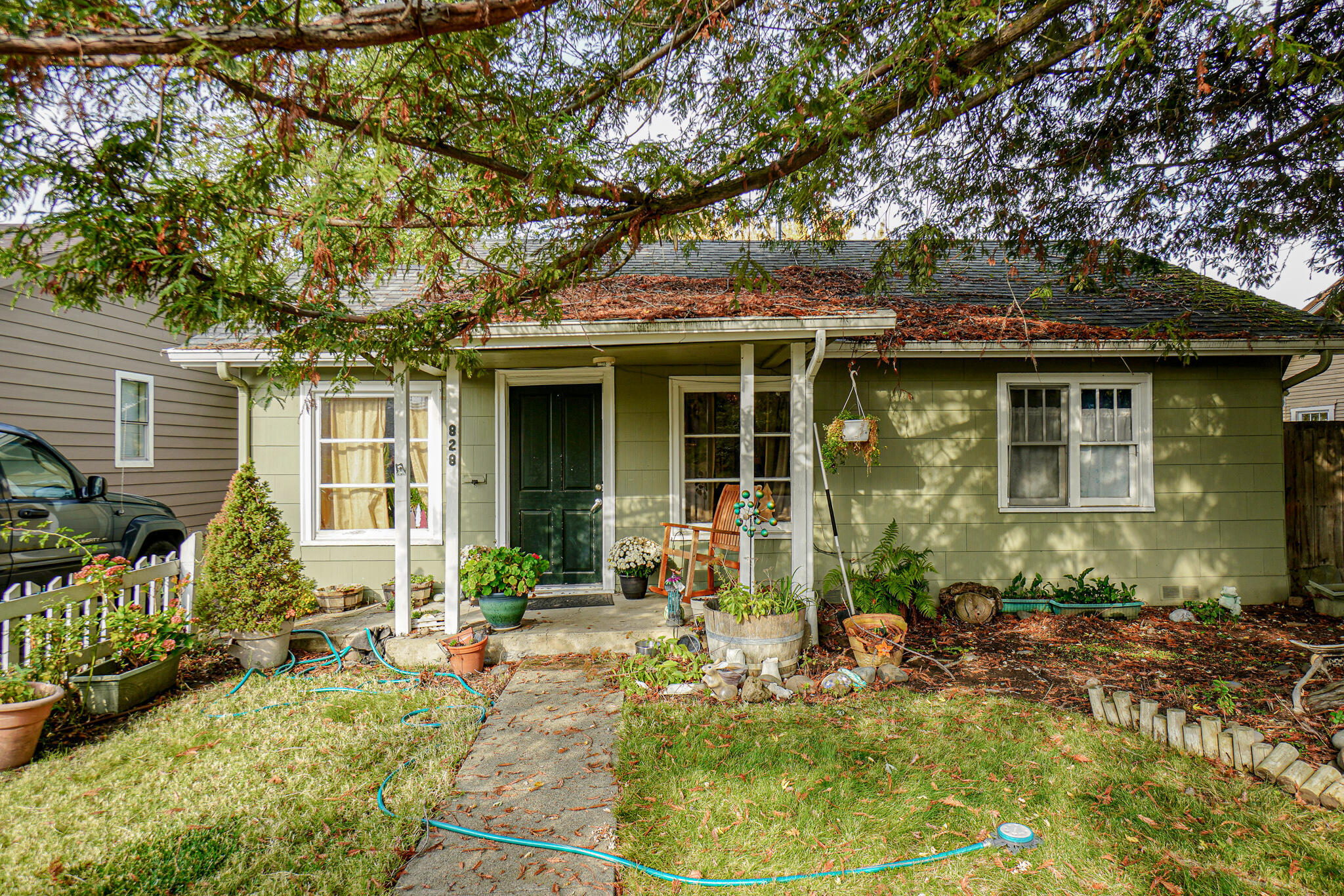 Property Photo: 828 W 13th Street OR 97501