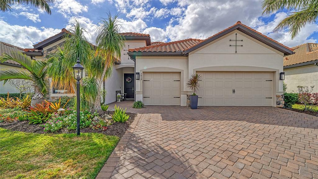 Property Photo: 7019 Whittlebury Trail FL 34202
