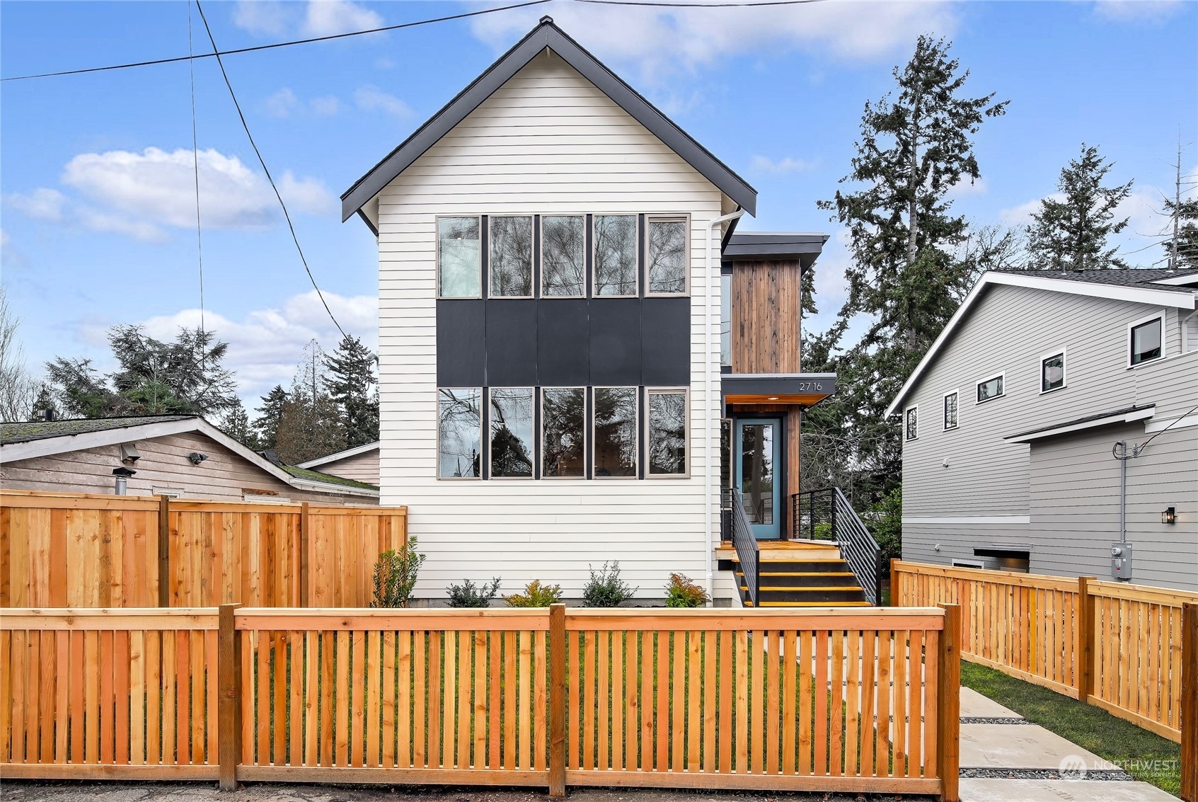 Property Photo:  2716 Fairmount Avenue SW  WA 98116 