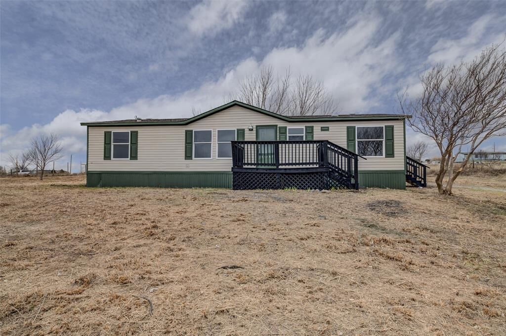 Property Photo: 132 Creasser Lane TX 76078