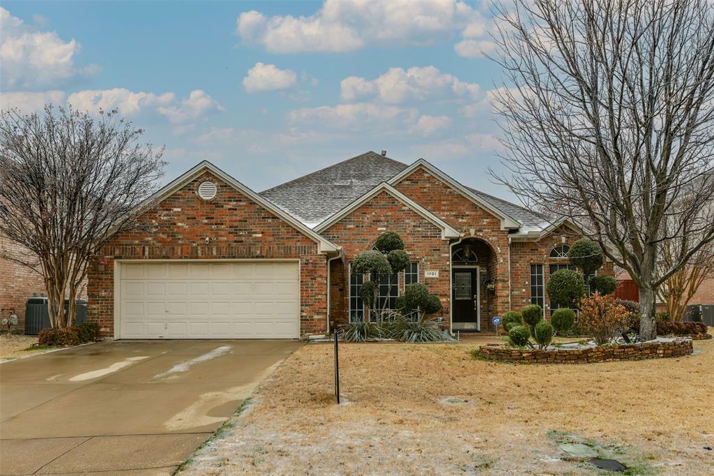 Property Photo:  1701 Clover Hill Road  TX 76063 