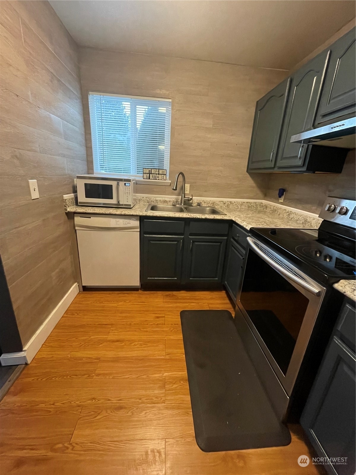 Property Photo: 10648 254th Place SE I-2 WA 98030