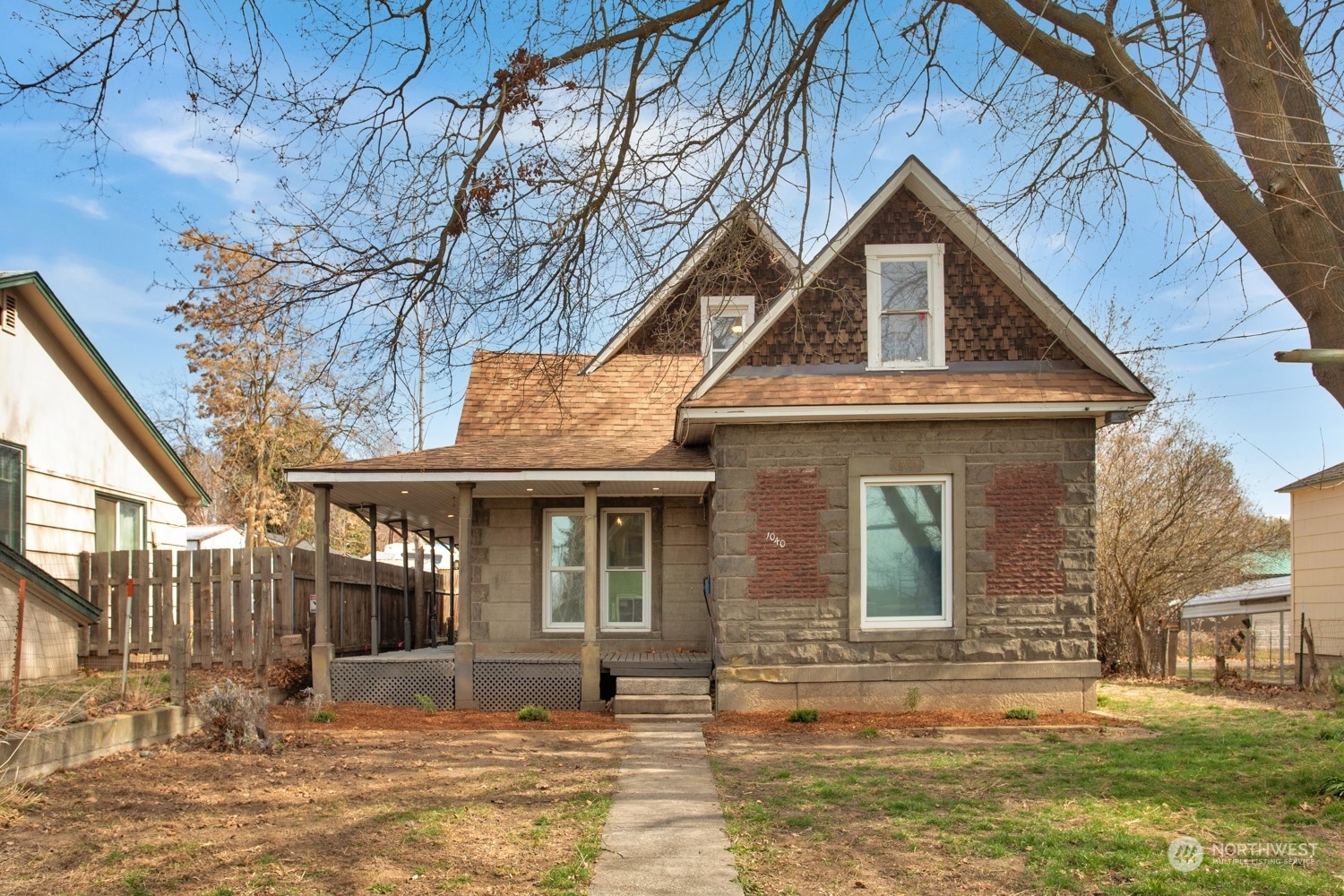 Property Photo: 1040 Pomona Street WA 99362
