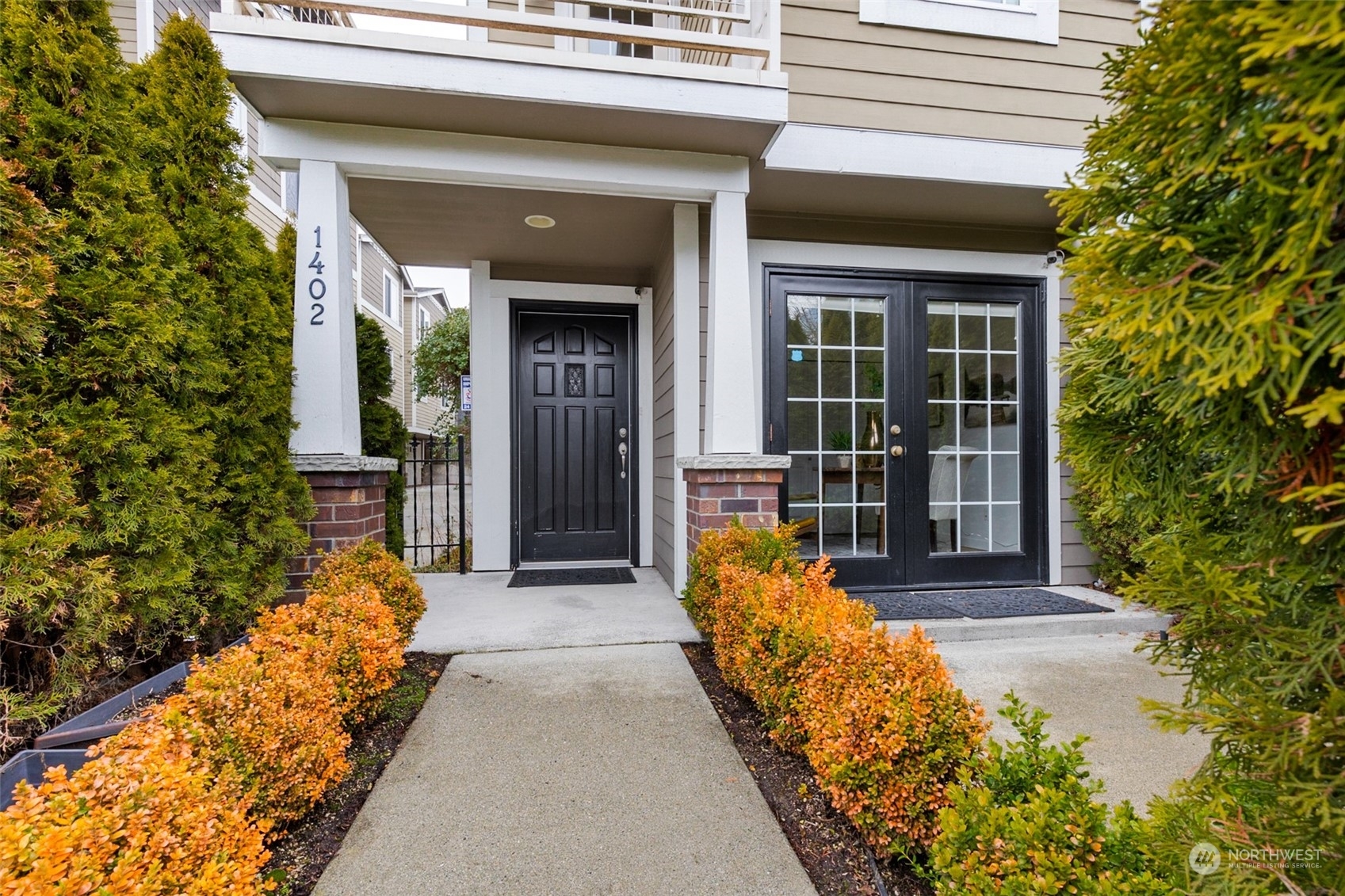 Property Photo:  1402 E Olive Street  WA 98122 