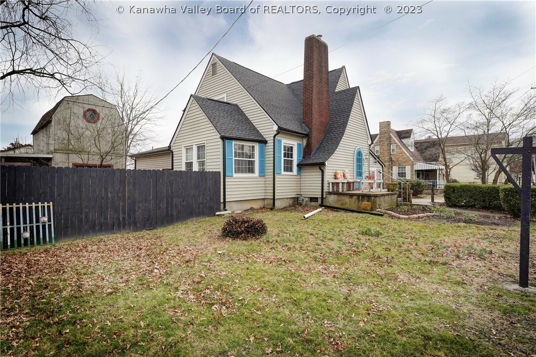 Property Photo: 614 Park Street WV 25177