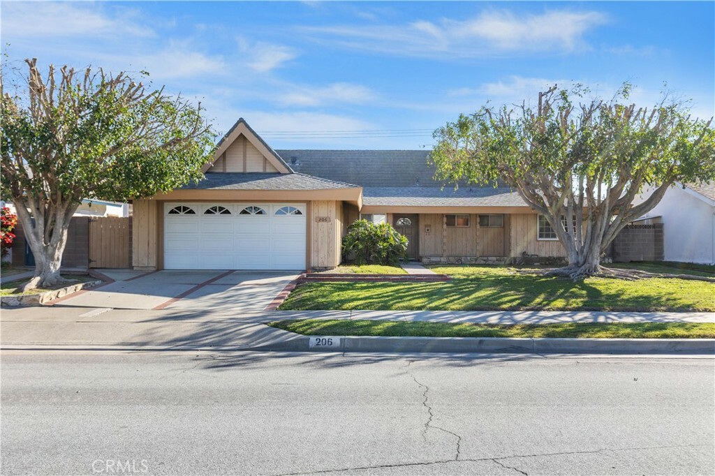 Property Photo:  206 E Brentwood Avenue  CA 92865 