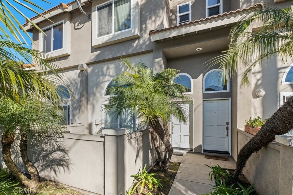 Property Photo:  1940 Maple Avenue 106  CA 92627 