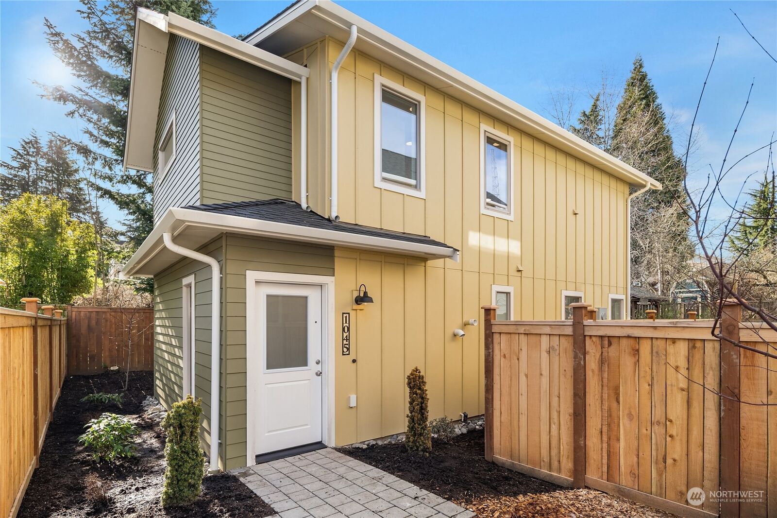 Property Photo:  1045 NE 89th Street  WA 98115 