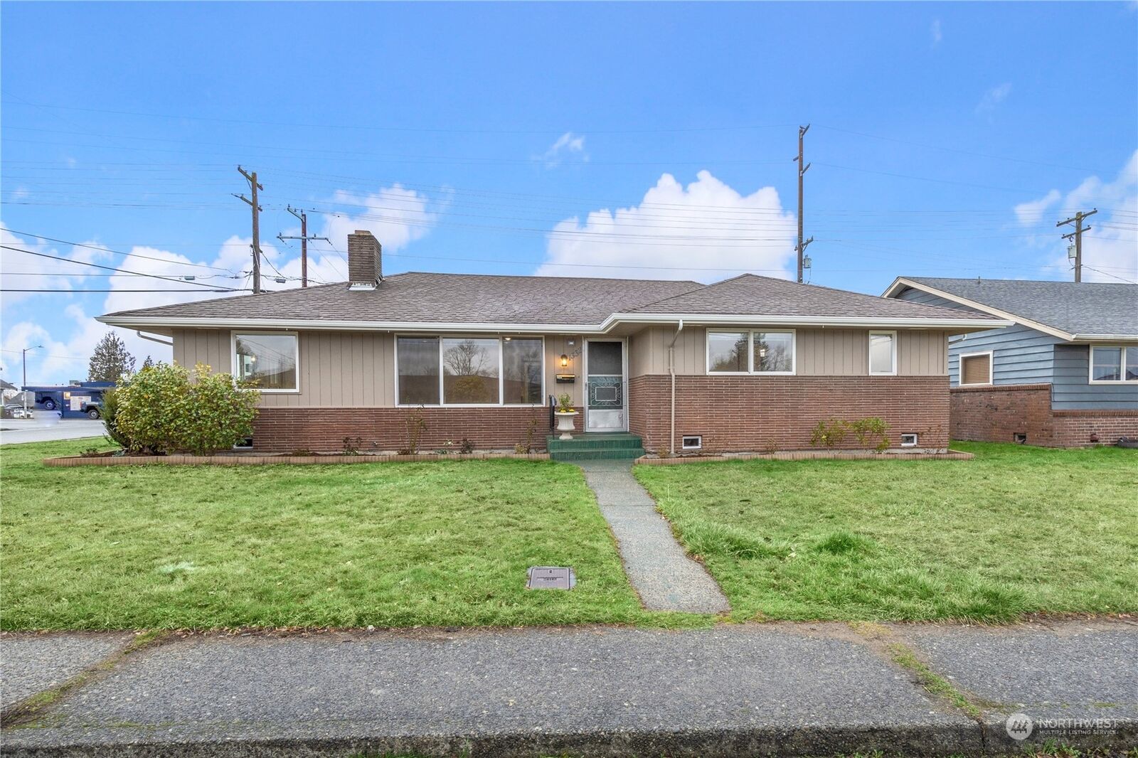 Property Photo: 1332 McDougall Avenue WA 98201