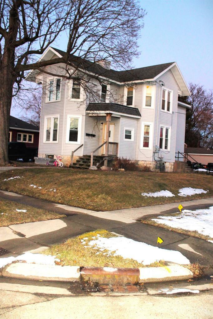 Property Photo:  202 North Palm St  WI 53548 