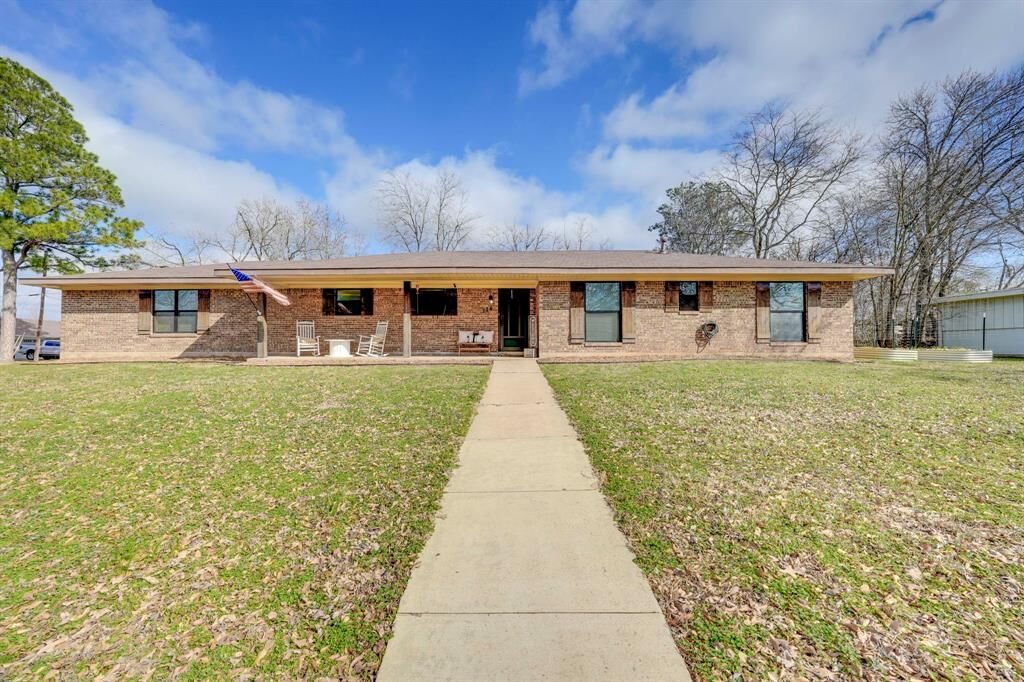 Property Photo:  124 Lewis Street  TX 75482 