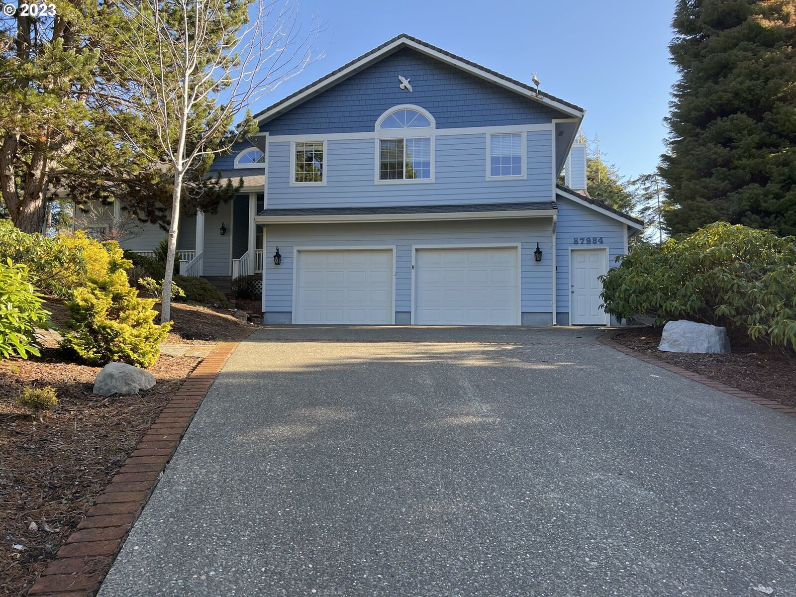 Property Photo: 87984 Kelsie Way OR 97439