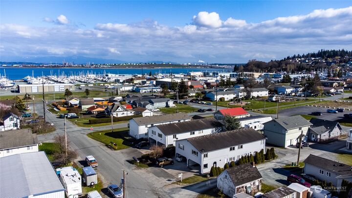 Property Photo:  907 27th Street 2  WA 98221 