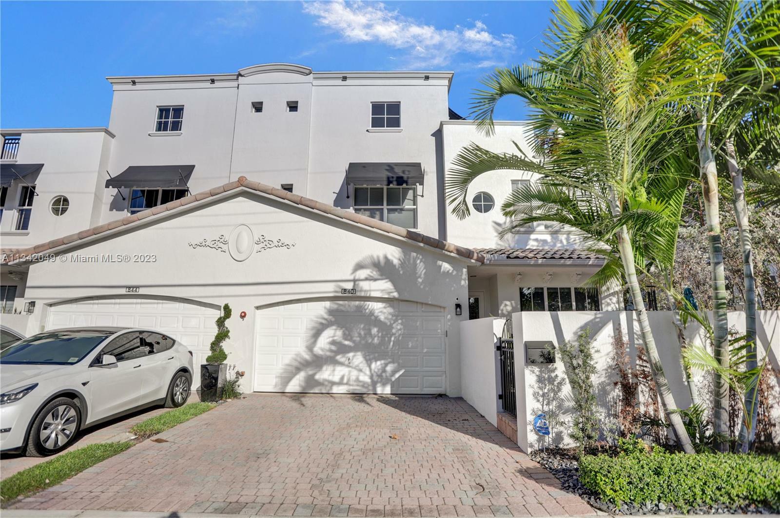 Property Photo:  840 N Victoria Park Rd  FL 33304 