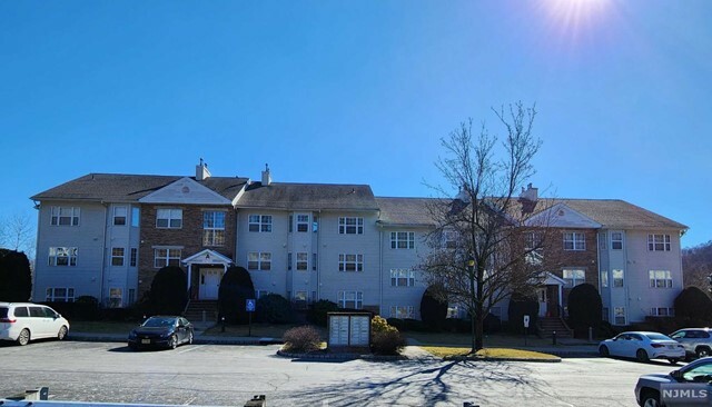 Property Photo:  16 Mountainview Court 16 (A)  NJ 07457 