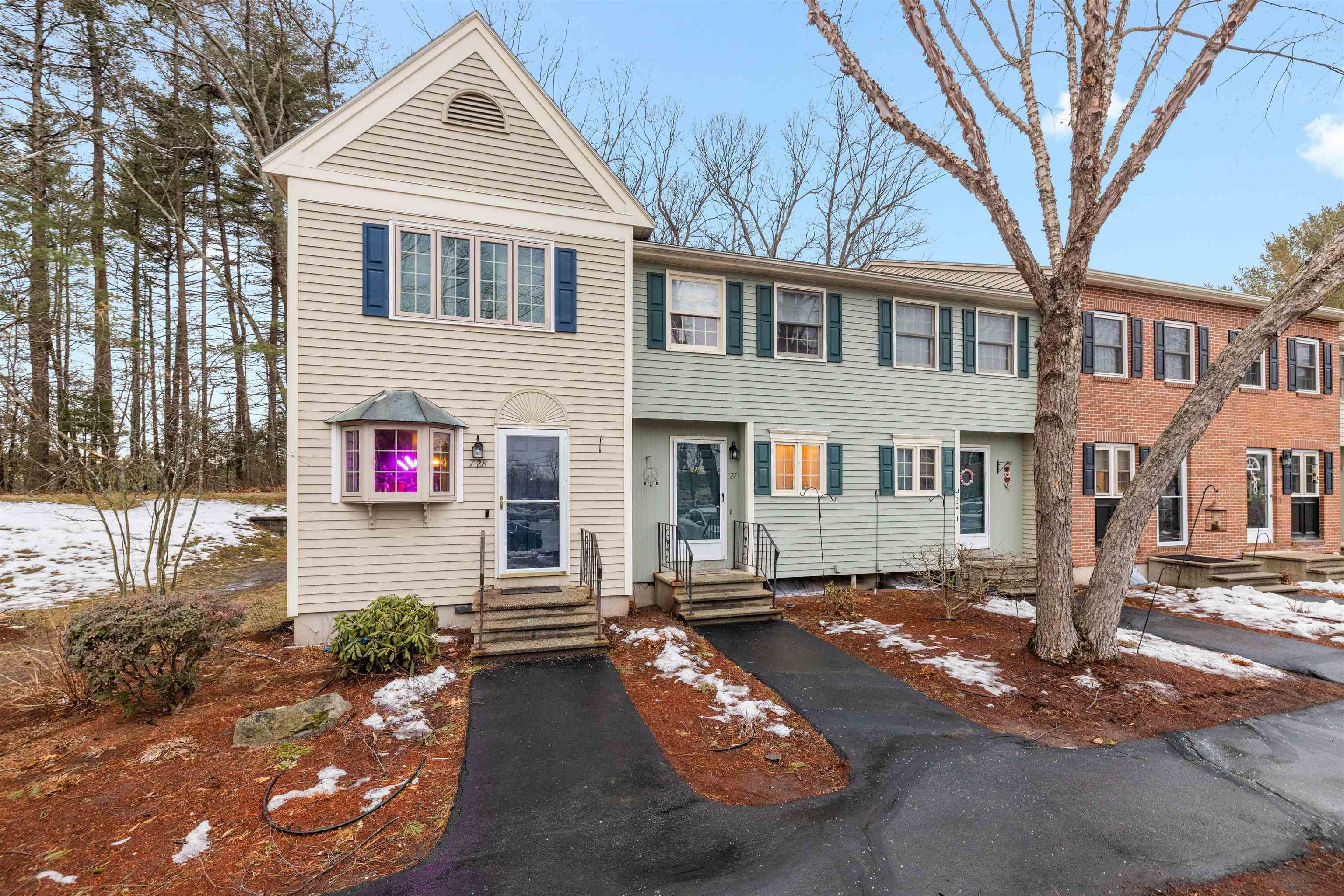 Property Photo: 727 Fox Hollow Drive NH 03051
