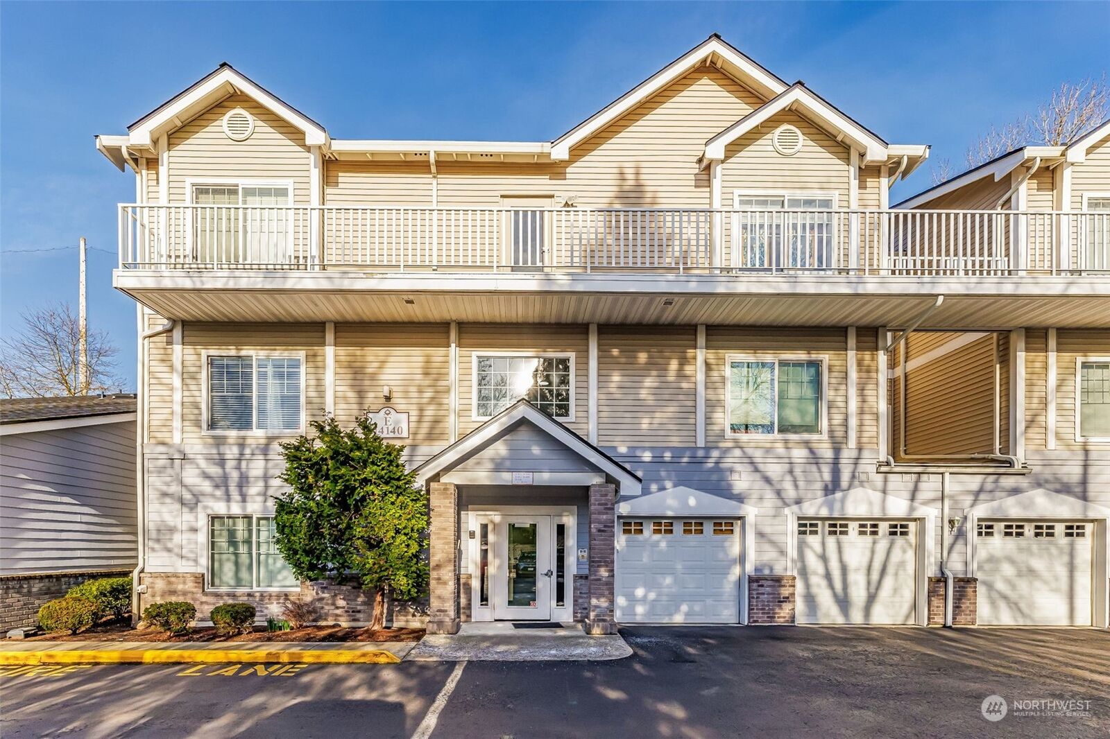 Property Photo: 14140 SE 171st Way E302 WA 98058