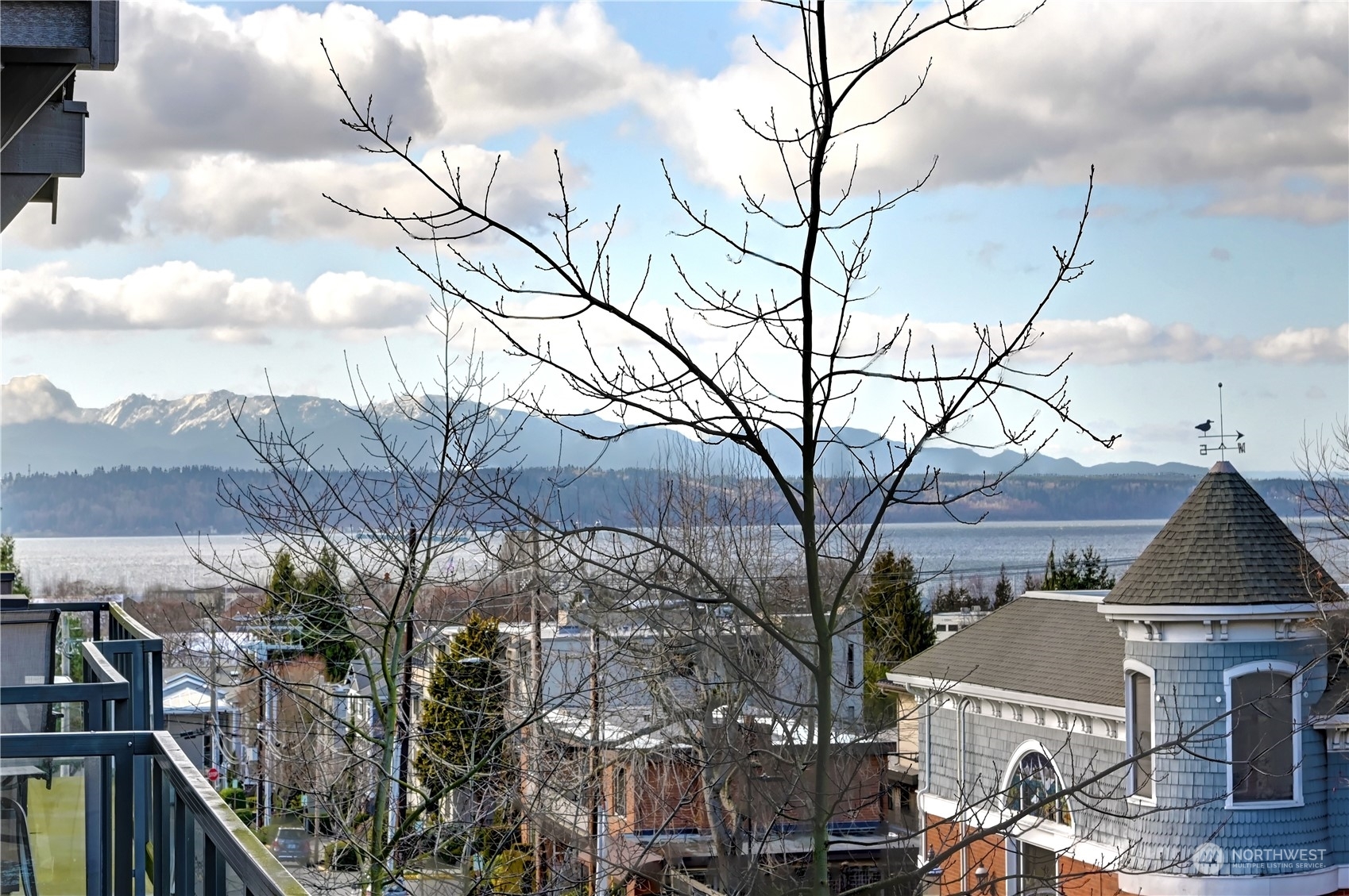 Property Photo: 505 5th Avenue S 312 WA 98020