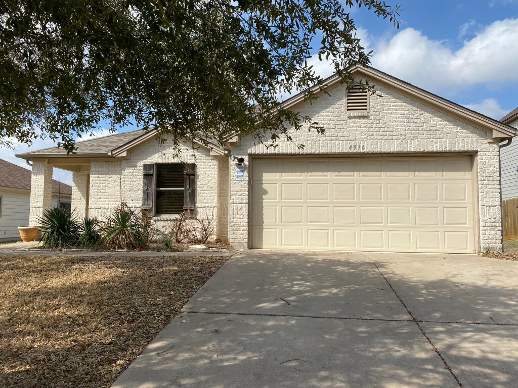 Property Photo: 4916 Woodstock Drive TX 78633