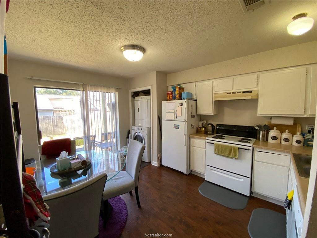 Property Photo:  411 Manuel Dr D  TX 77840 