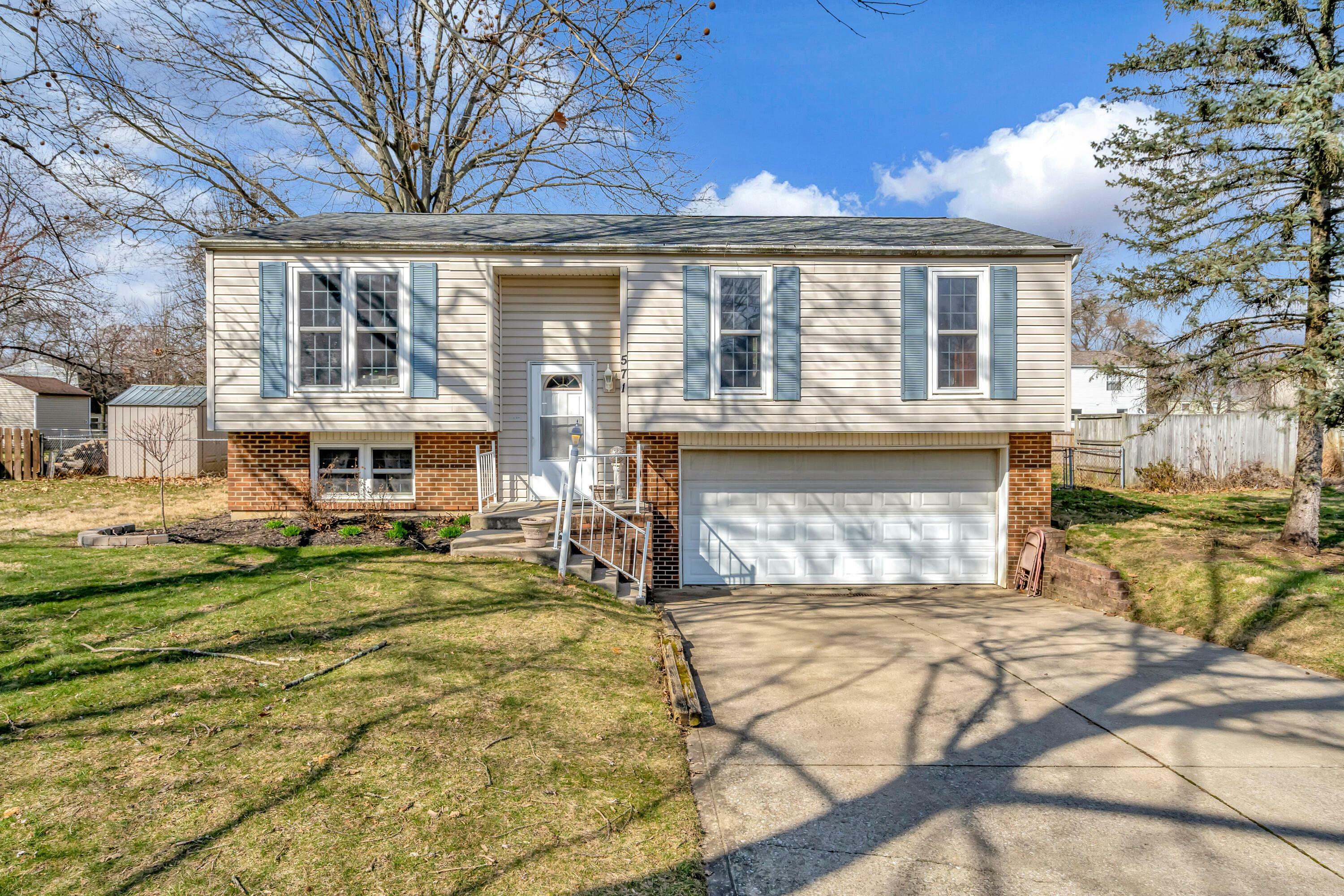 Property Photo:  571 Pickerington Hills Drive  OH 43147 