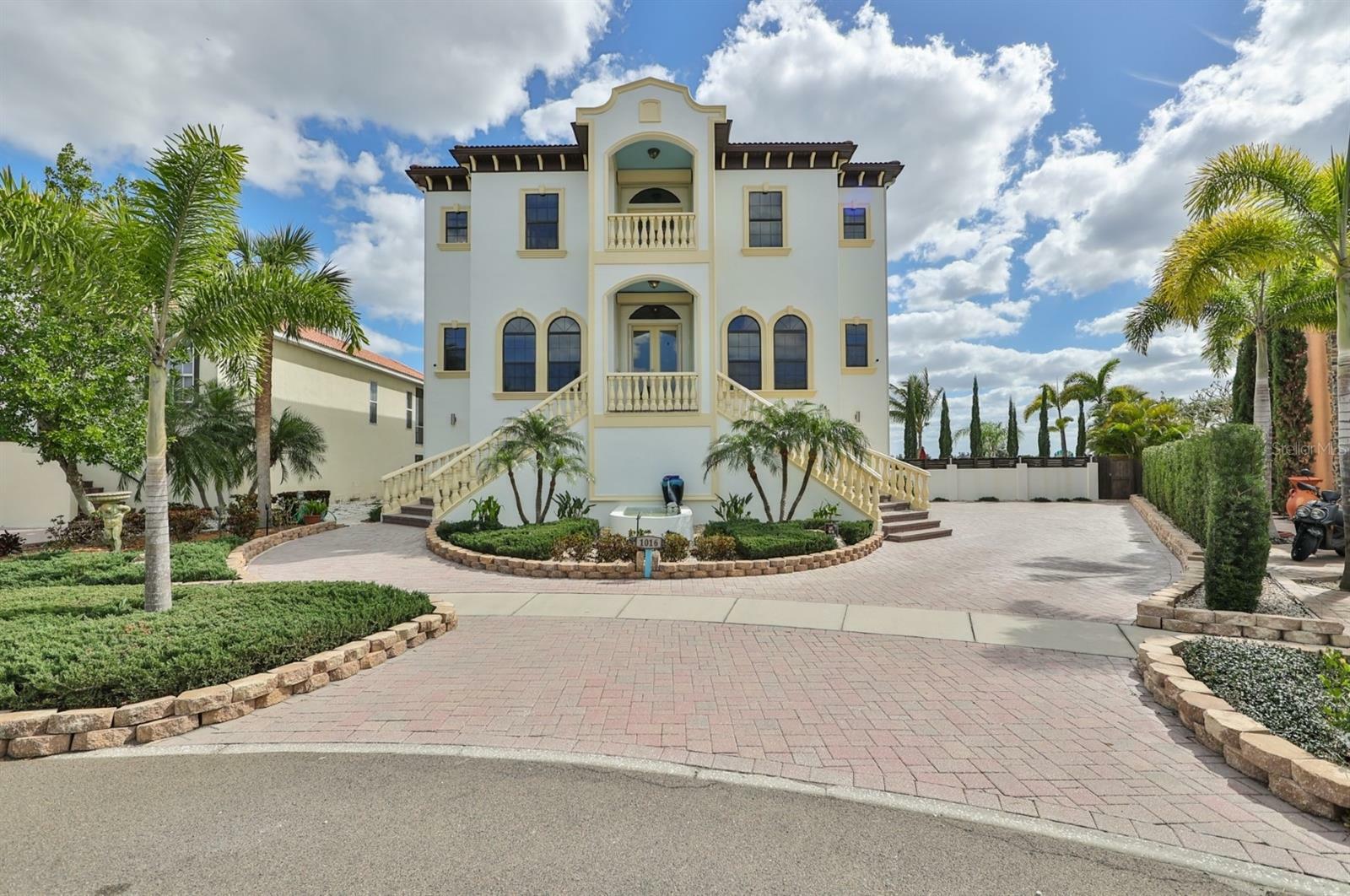 Property Photo:  1016 Symphony Isles Boulevard  FL 33572 