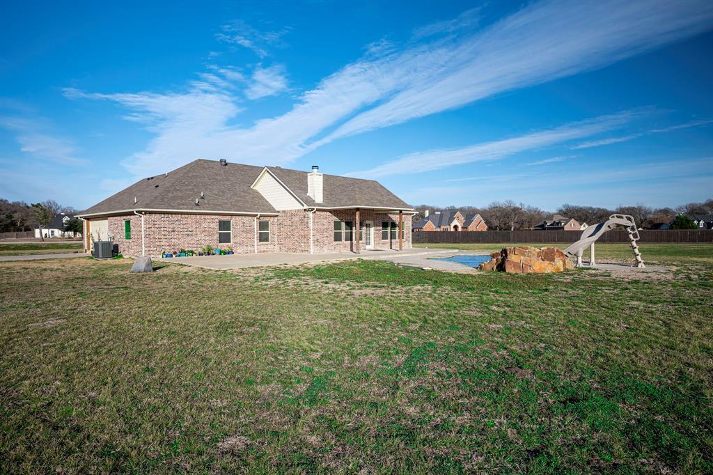 Property Photo:  101 S Bear Creek Lane  TX 76035 