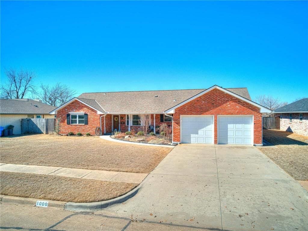 Property Photo: 1000 N Sherry Avenue OK 73069