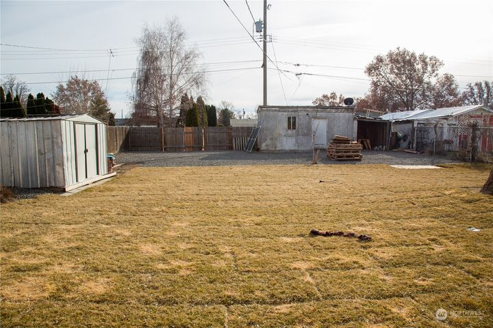 Property Photo: 1244 E Spruce Street WA 99344