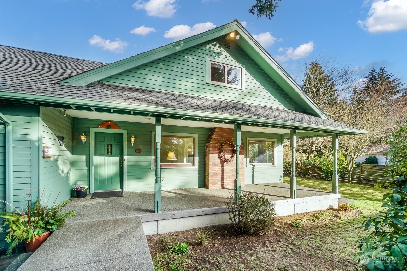 Property Photo:  2304 N 117th Street  WA 98133 