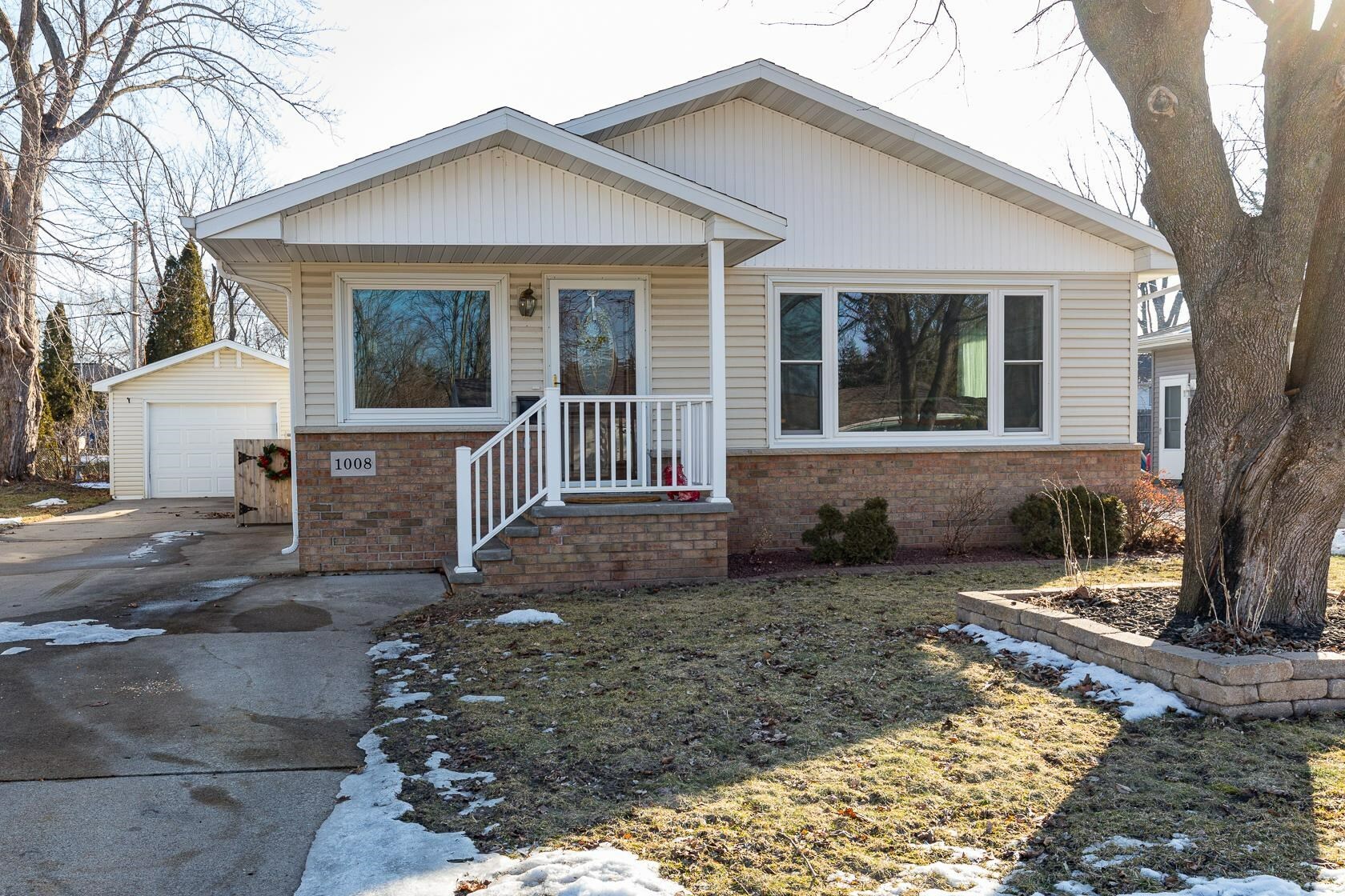 Property Photo: 1008 Menasha Street WI 54961