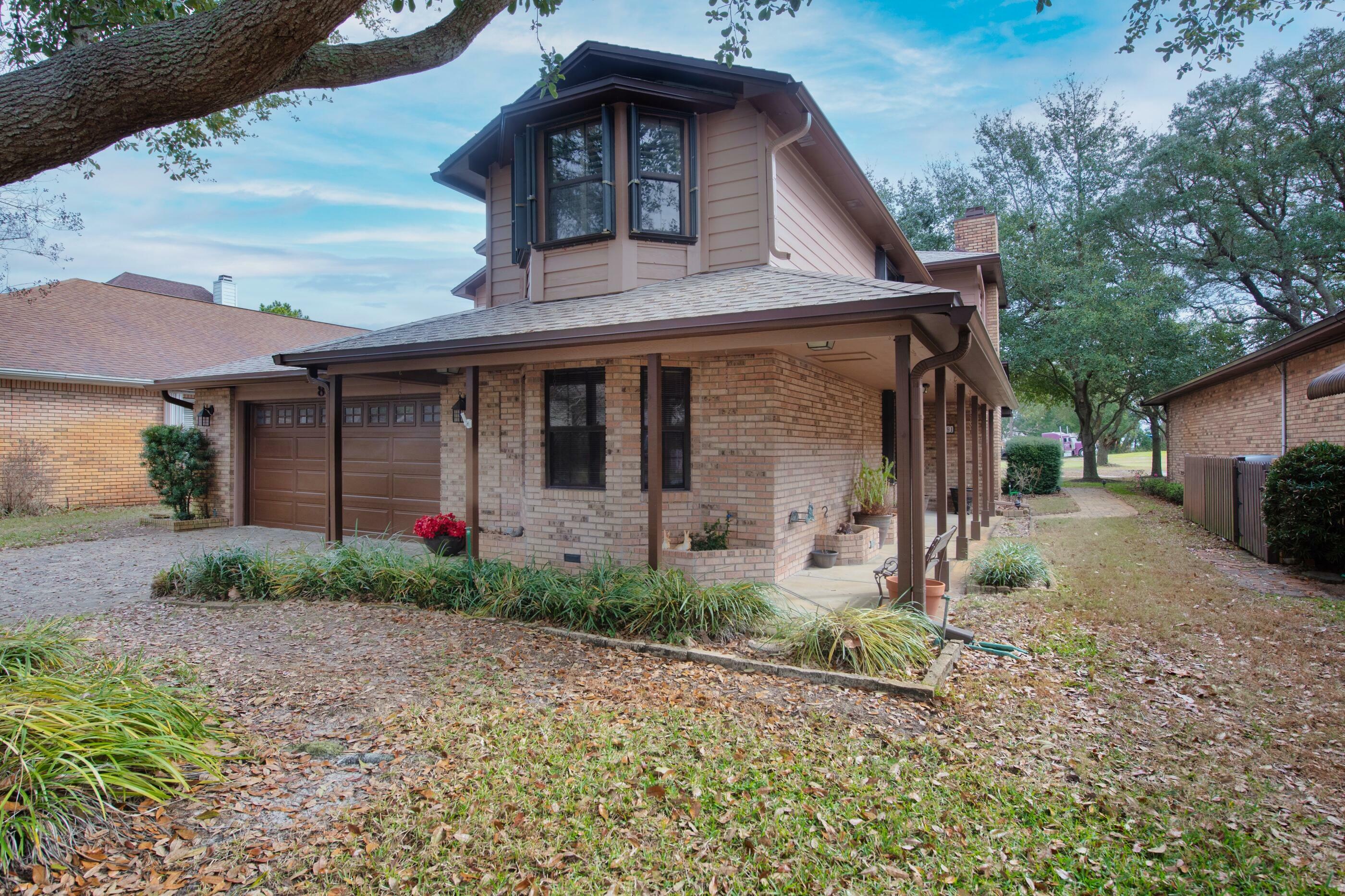 Property Photo: 891 Shalimar Court FL 32579