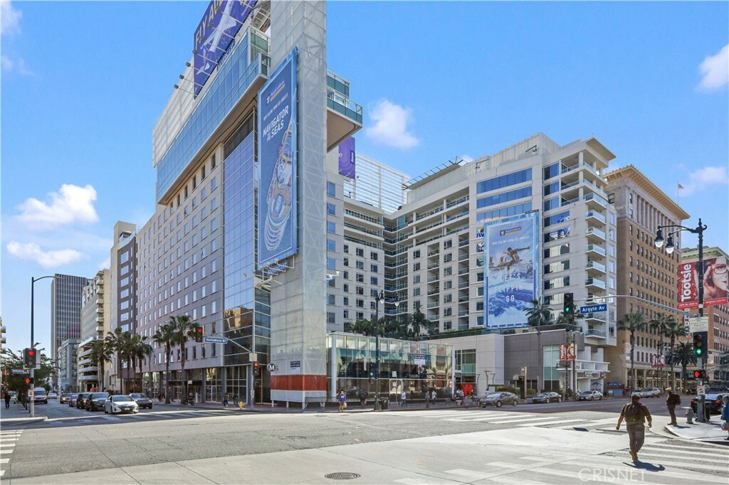 Property Photo:  6250 Hollywood Boulevard 4D  CA 90028 