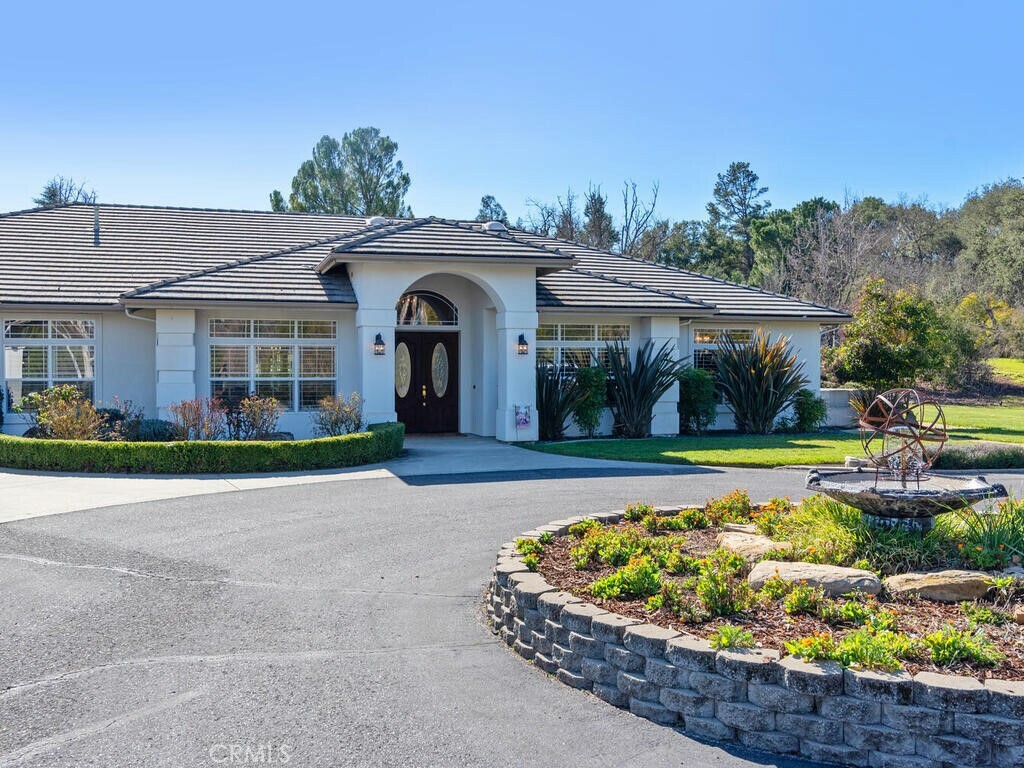 Property Photo:  1440 Ridge Road  CA 93465 