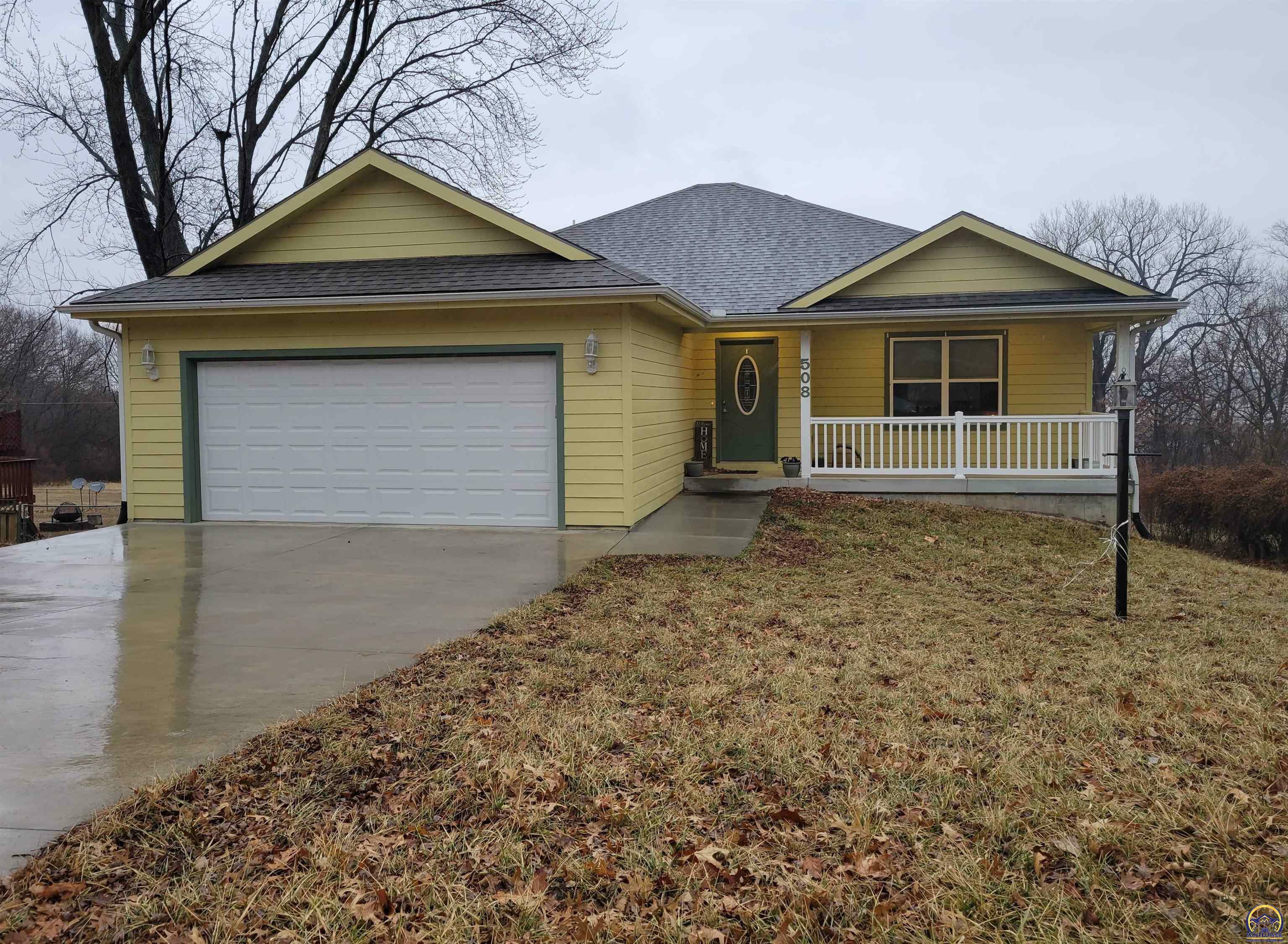 Property Photo:  508 Delaware St  KS 66070 