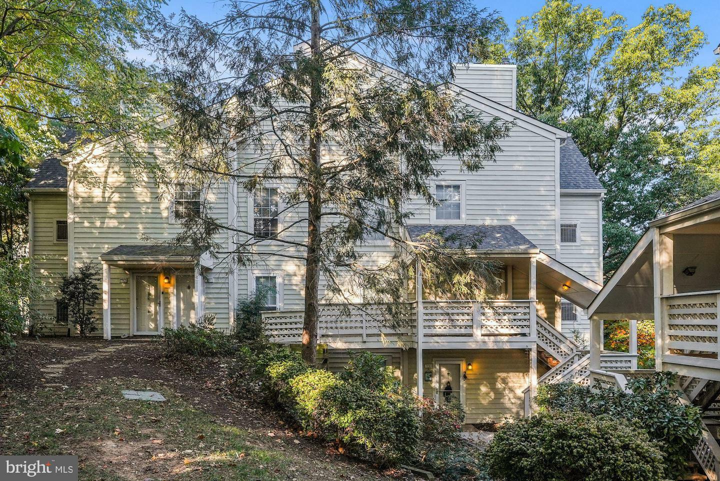 Property Photo:  7737 Willow Point Drive 7737  VA 22042 