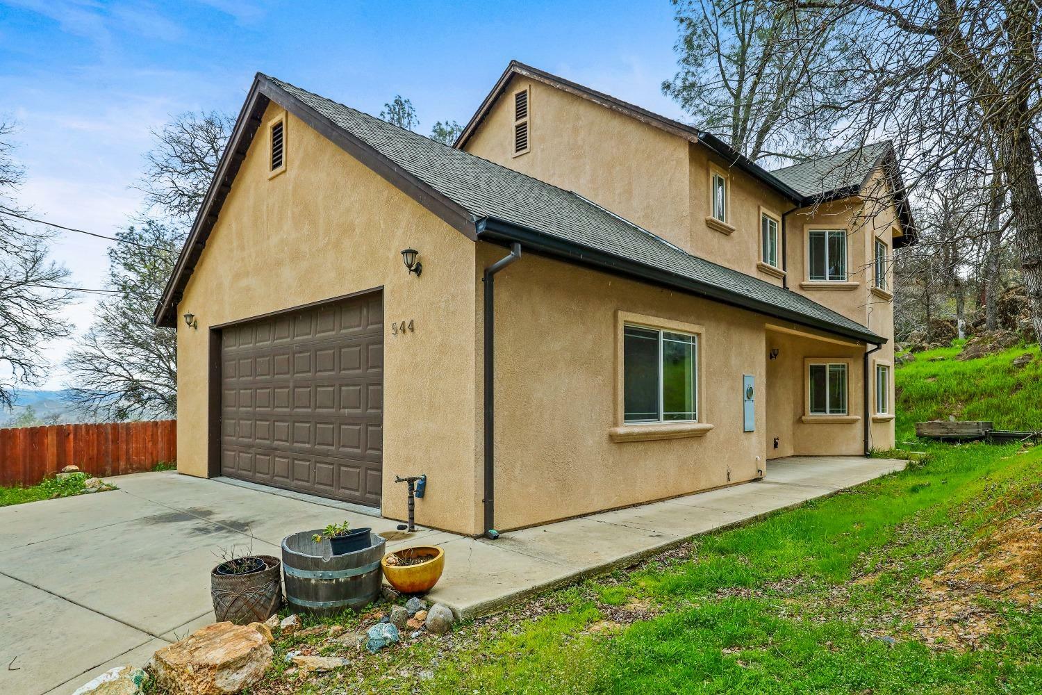 Property Photo:  544 Oak Street  CA 95245 