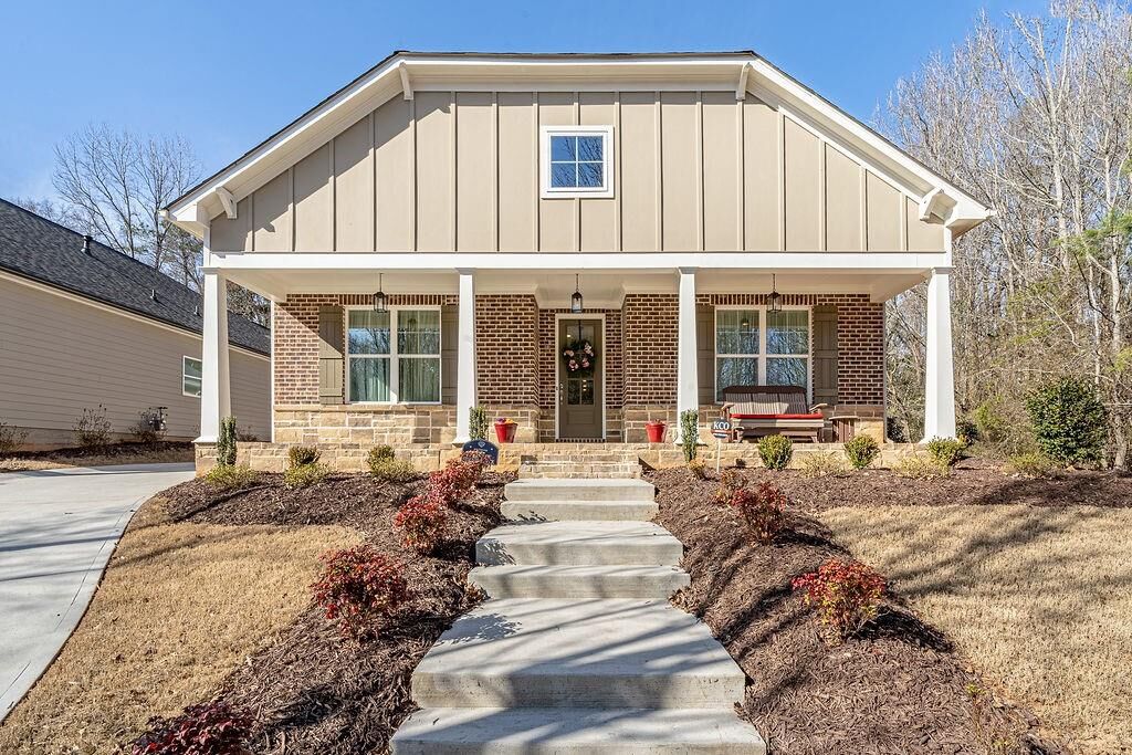 Property Photo:  329 Edgewater Drive  GA 30605 