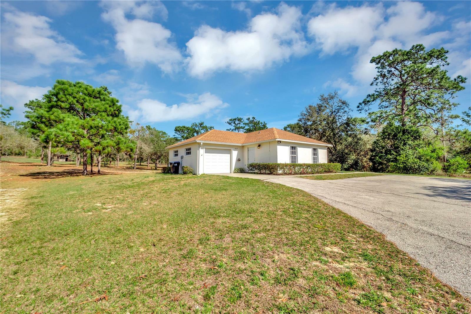 Property Photo:  1717 W Kelly Park Road  FL 32712 