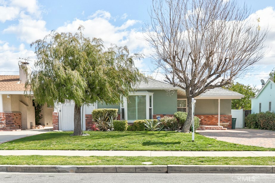 Property Photo:  1116 N Lima Street  CA 91505 