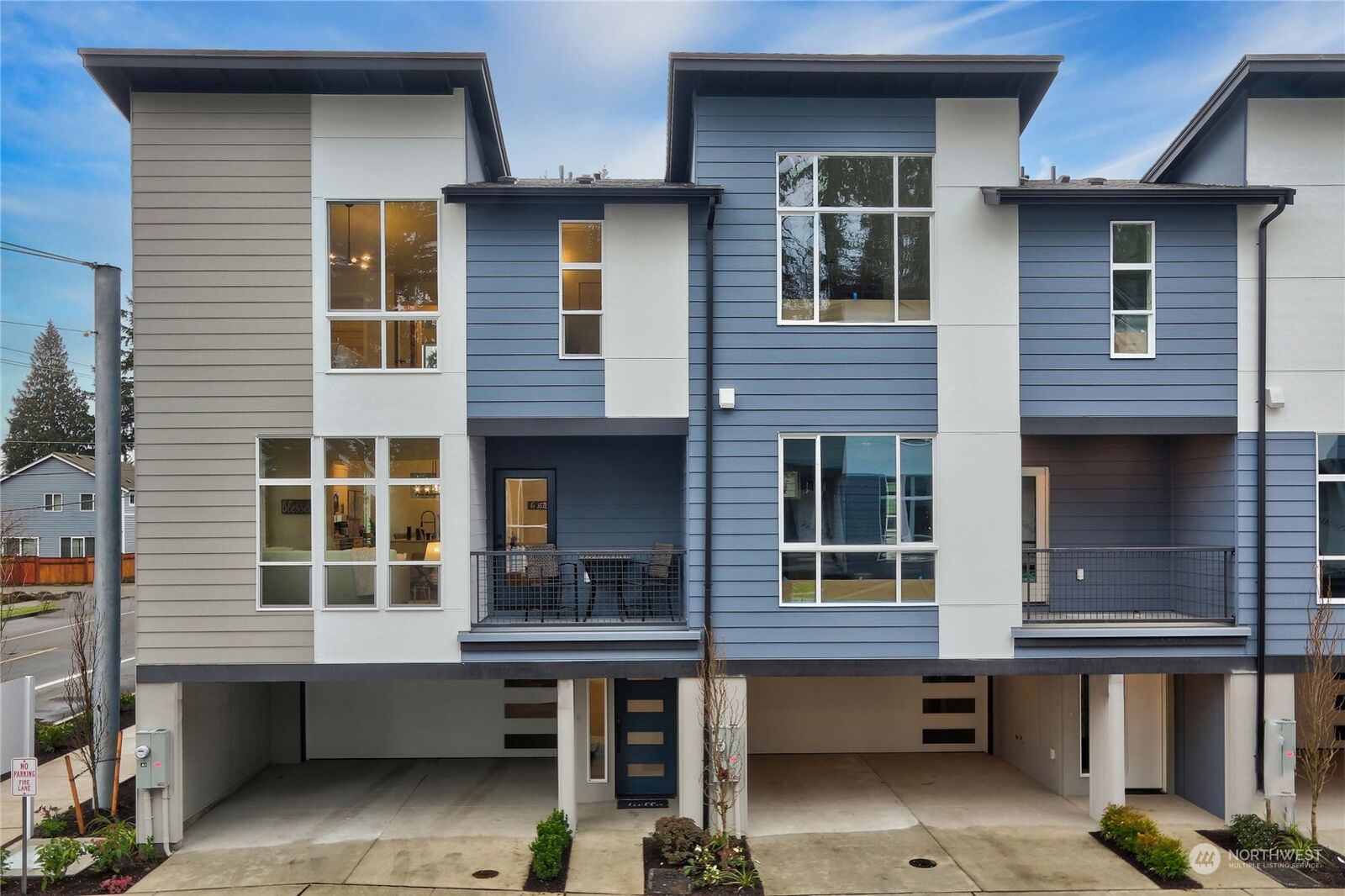 Property Photo:  13710 Ash Way B6  WA 98204 