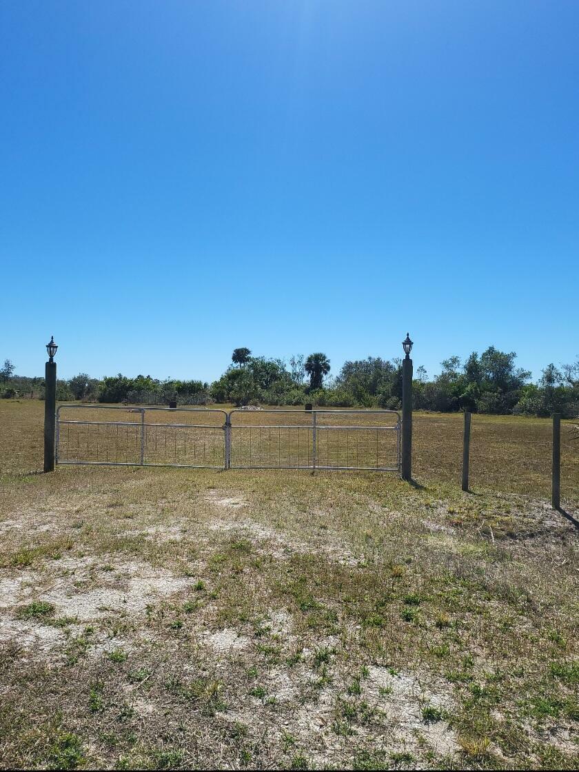 Property Photo:  18722 NW 260th Street  FL 34972 