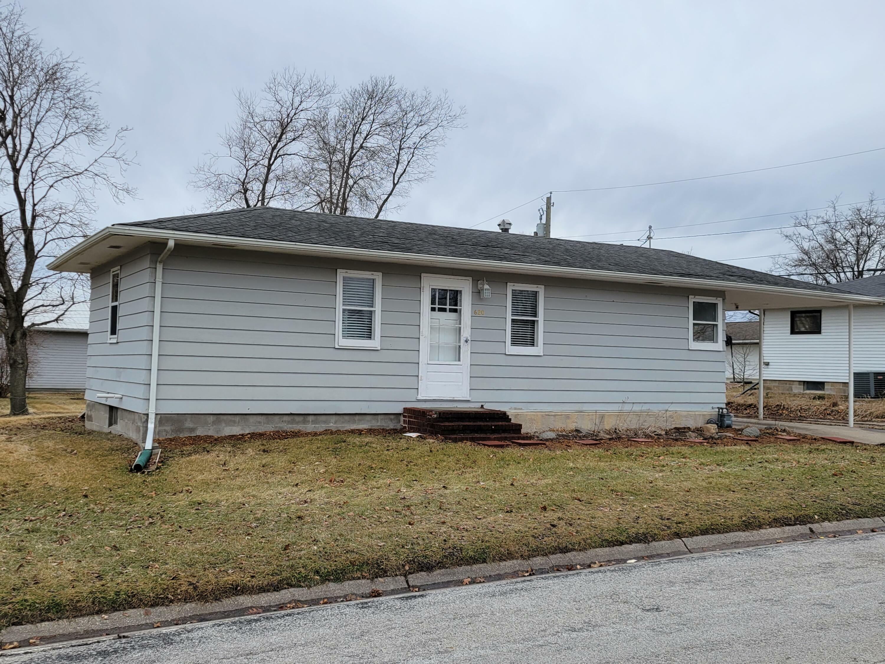 Property Photo:  620 Linn Street  IA 50248 