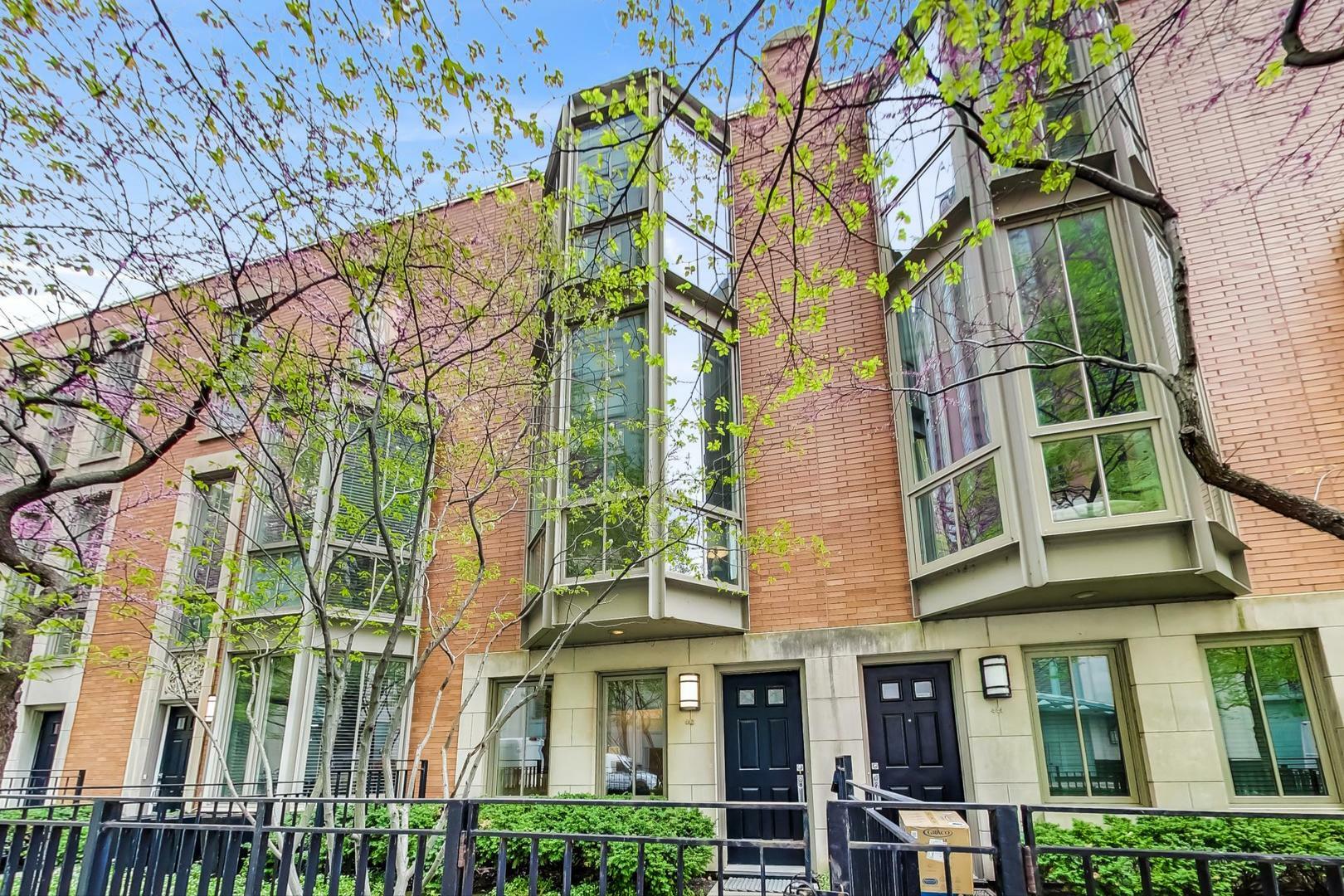Property Photo: 442 E North Water Street IL 60611
