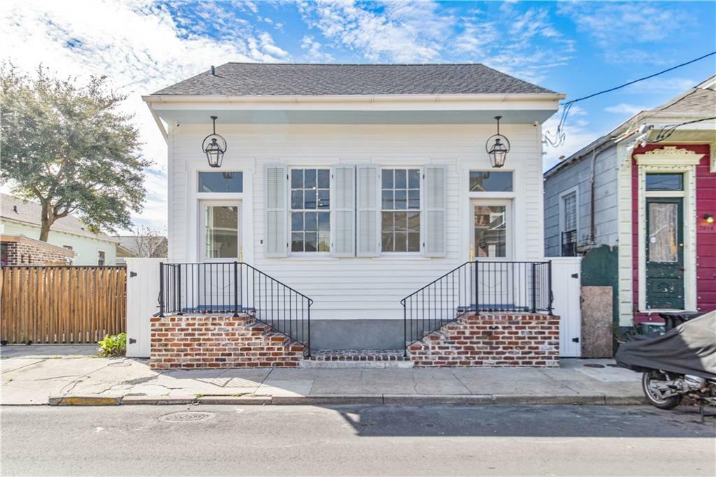 Property Photo:  2618 Dauphine Street  LA 70117 