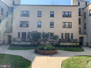 Property Photo: 210 E Maple Avenue C3 NJ 08109