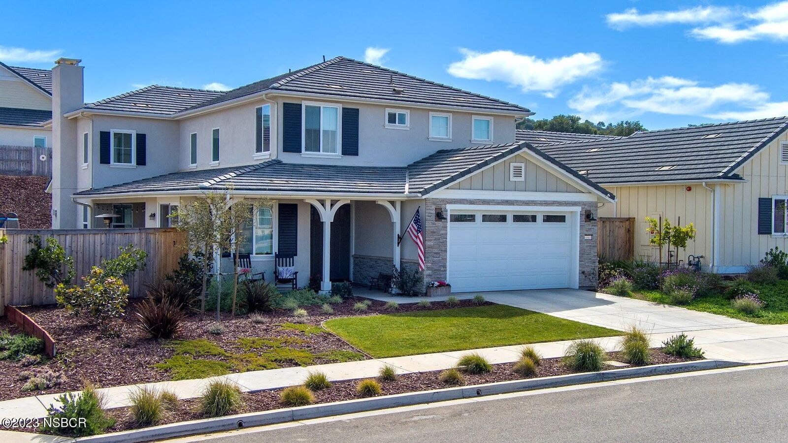 Property Photo: 1502 Lambs Ear Way CA 93455